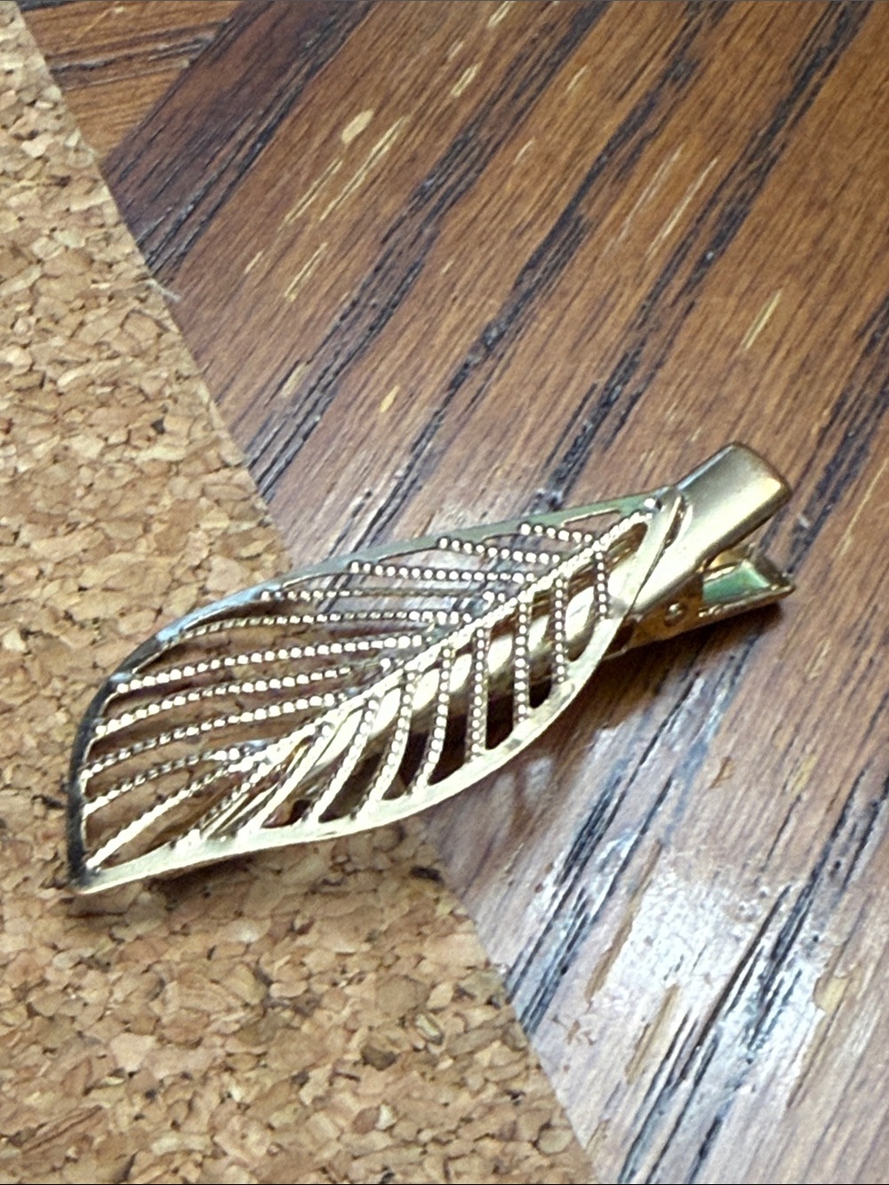 Vintage 1970s Brass Gold-Tone Metal Hair Barrette  Leaf Filigree Hair Clip - Picture 4 of 6